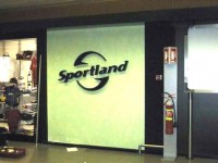 min sportland scritta aziendale negozio